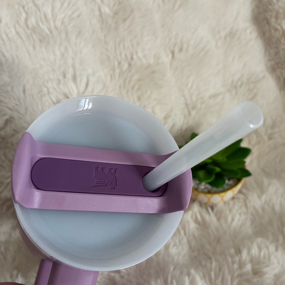 Stanley The Quencher H2.0 Flowstate™ Tumbler 30 OZ Lilac NWT - Picture 9 of 10